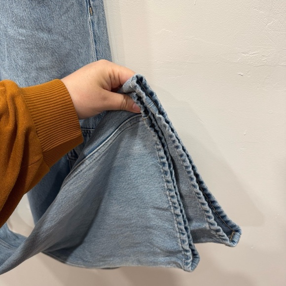 Old Navy Extra High Waisted Sky Hi Wide Leg Cargo Jeans Light Wash Size 2 ‘24 - Picture 4 of 9